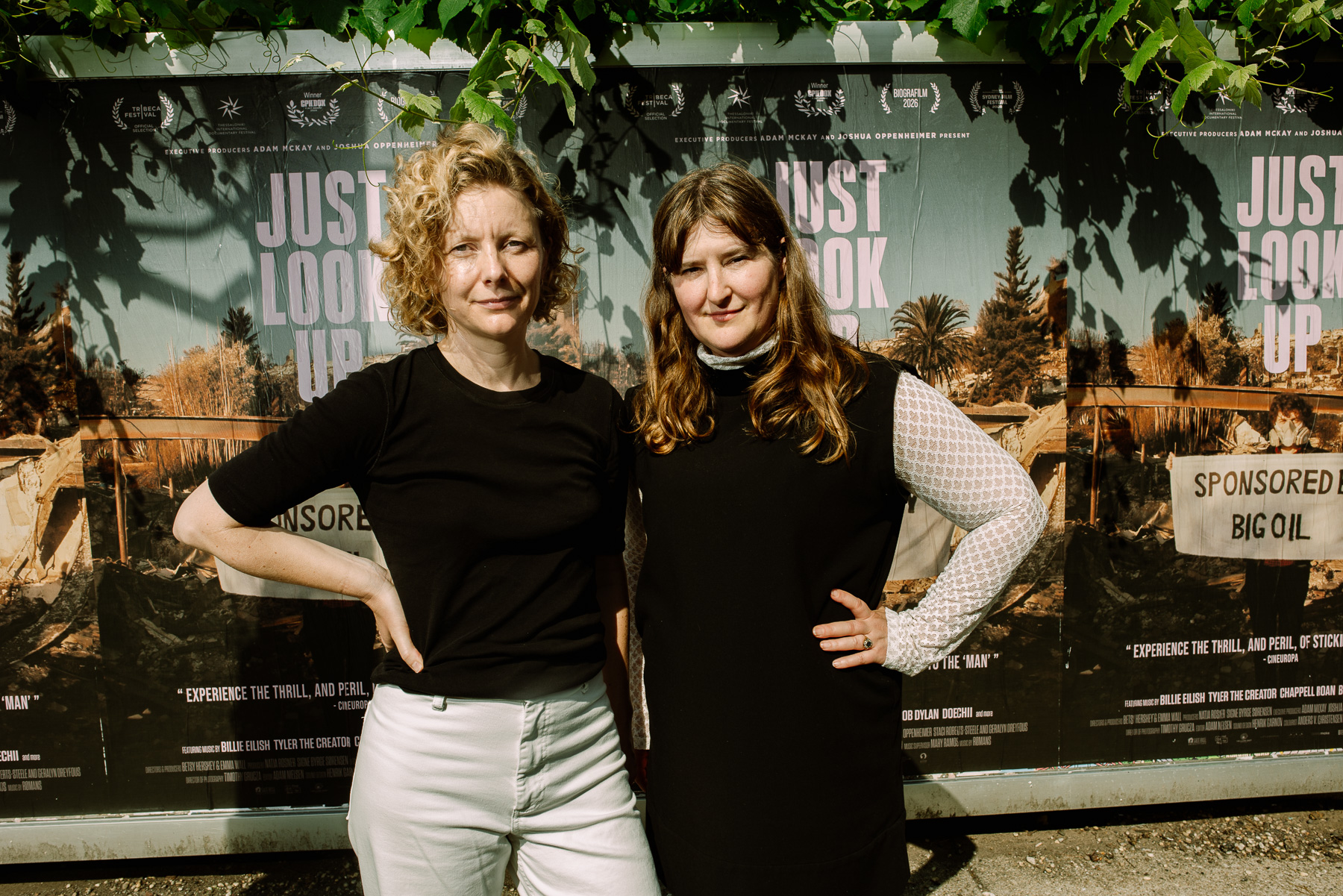 Duo portrait at the wild-posting wall